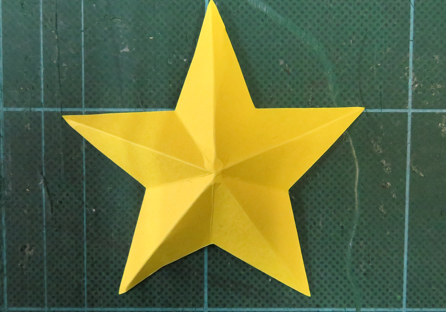 【折り紙】立体の星の折り方！簡単～難しい作り方10選！ラッキースターも！