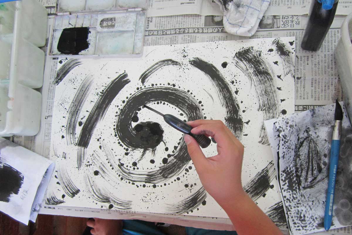 小学校図工高学年平面作品 墨のかすれやにじみがおもしろい 墨のアート 図工人